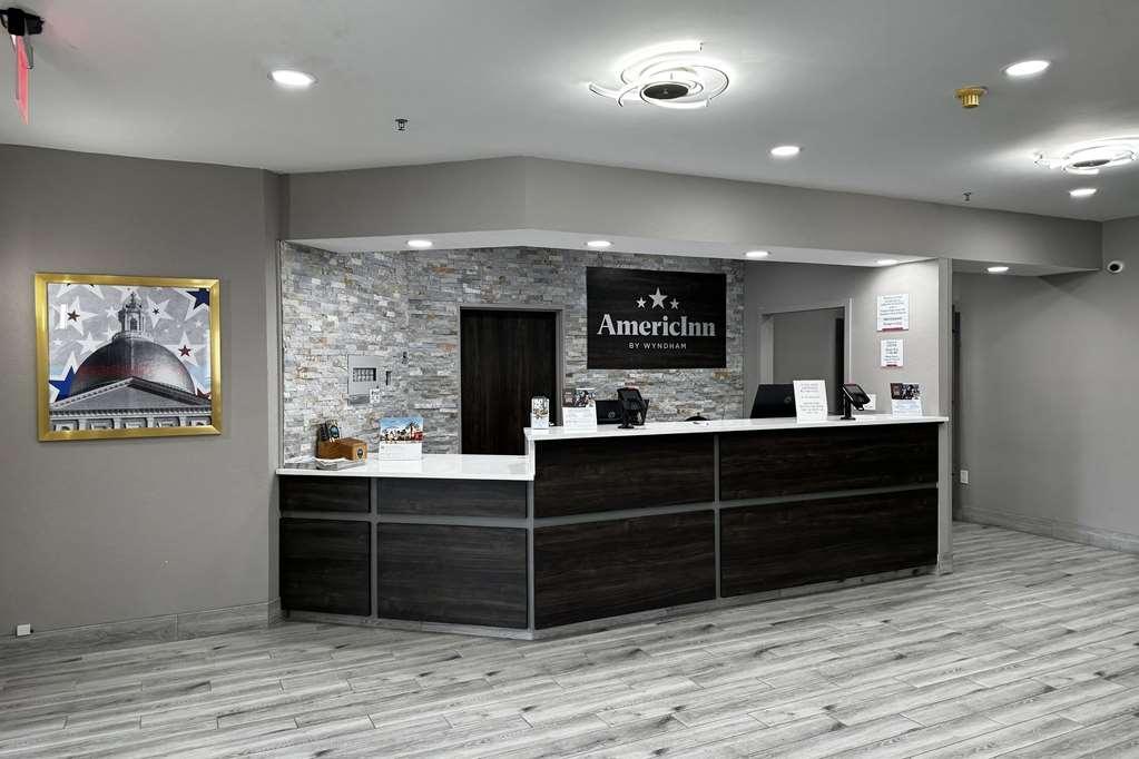 Americinn By Wyndham Eagle River Downtown Интерьер фото