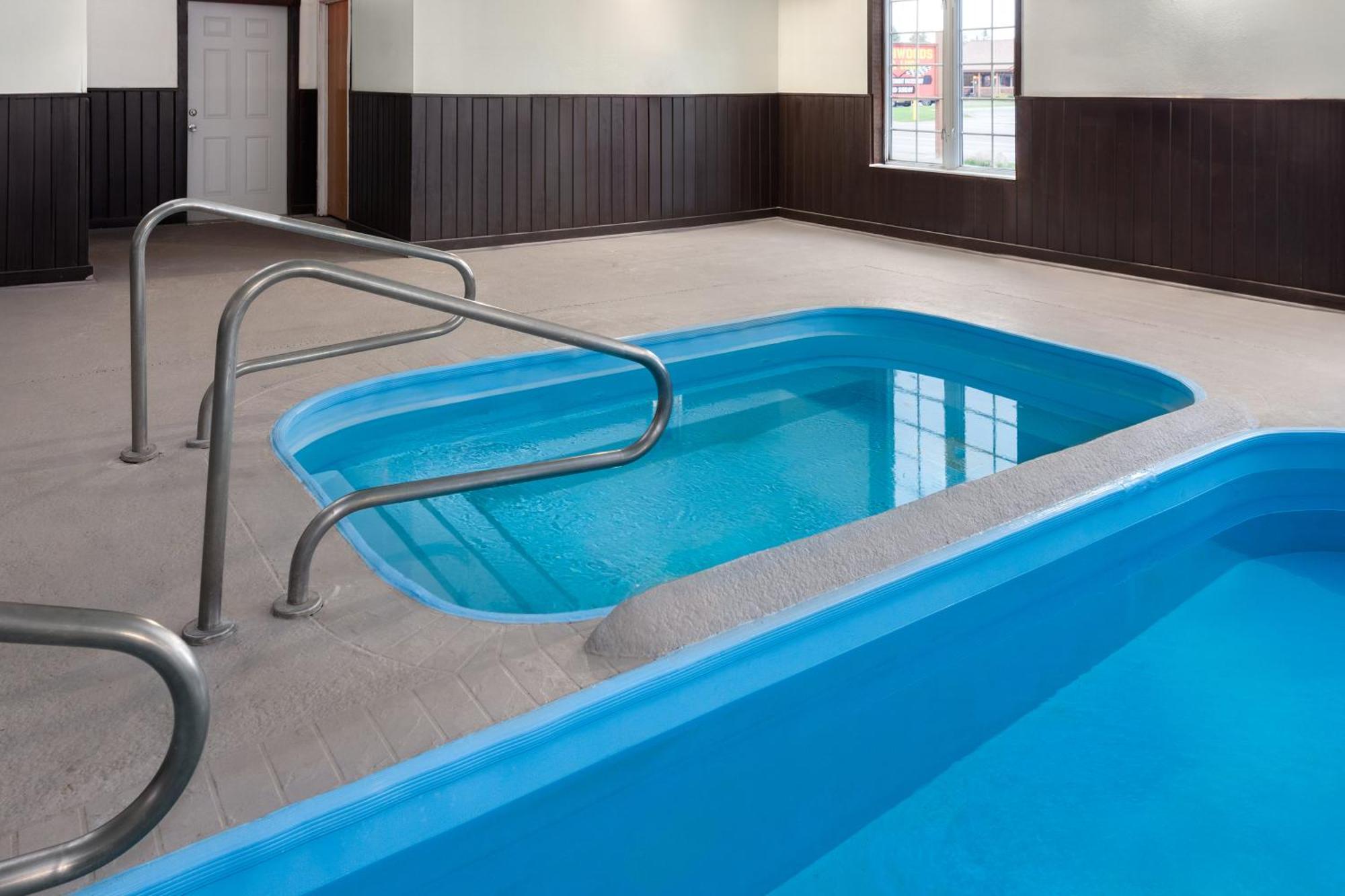 Americinn By Wyndham Eagle River Downtown Экстерьер фото