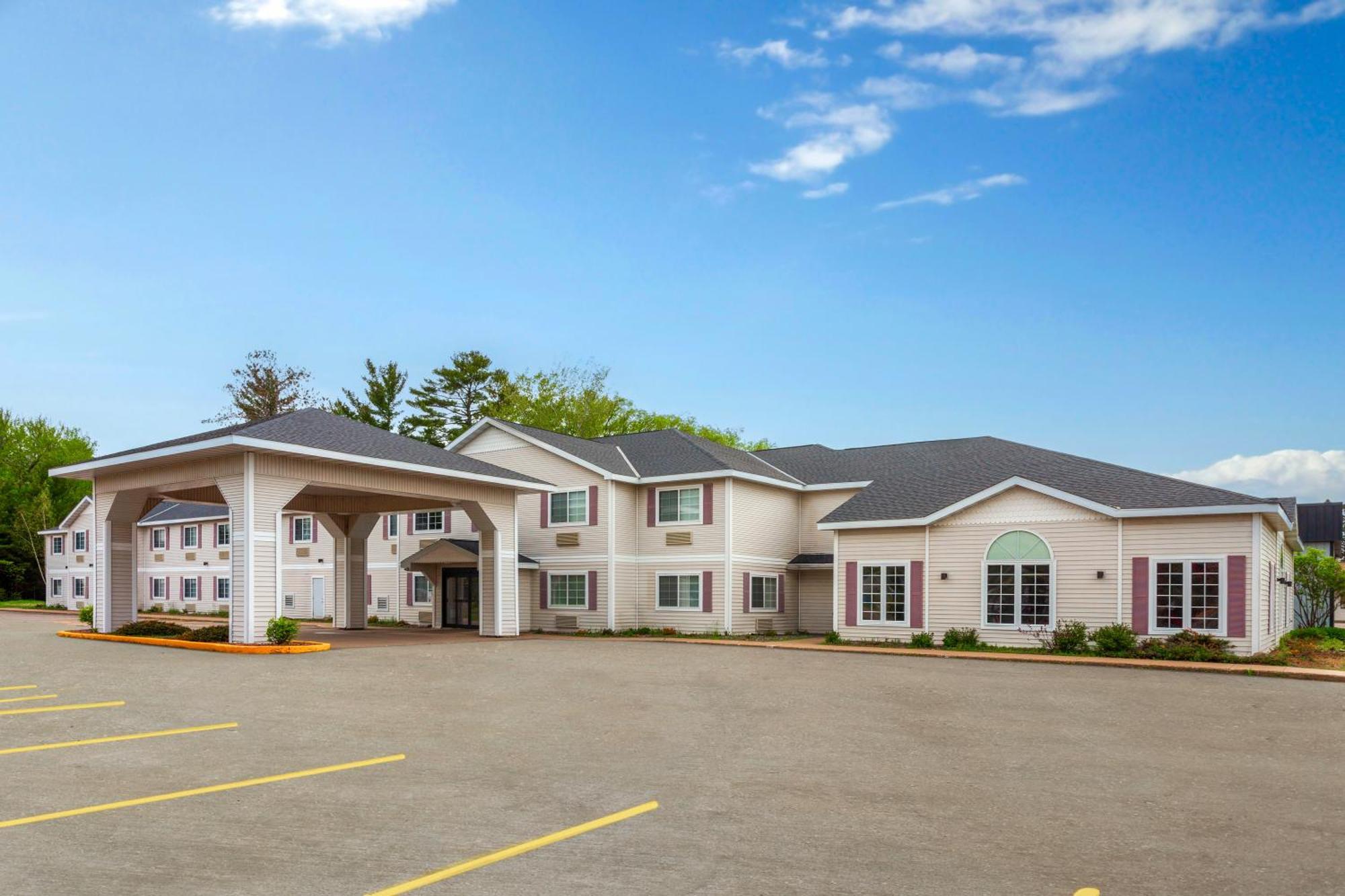 Americinn By Wyndham Eagle River Downtown Экстерьер фото