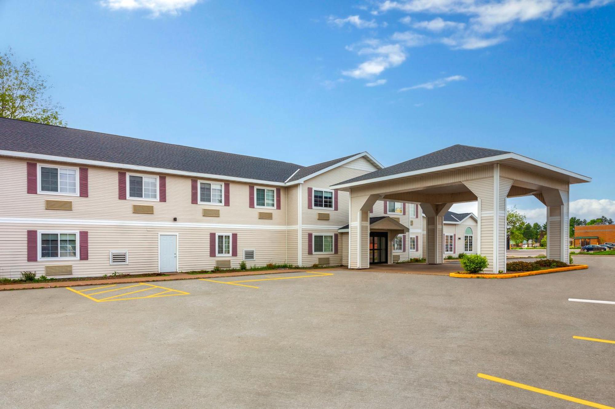 Americinn By Wyndham Eagle River Downtown Экстерьер фото